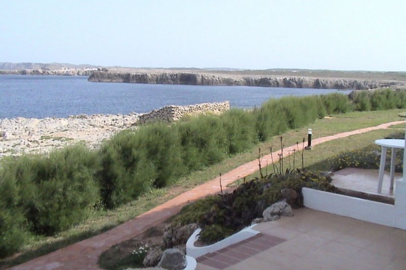 Costa de Menorca y preciosas vistas al mar desde el apartamento Rocas Marinas 2A.