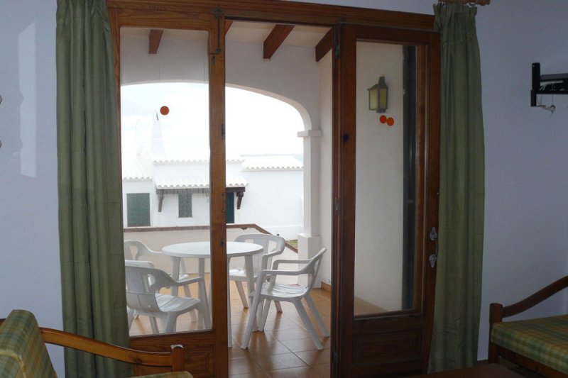 Access door to the terrace of the Rocas Marinas apartment 6.