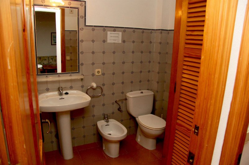 Toilets of the apartment Rocas Marinas 7A.