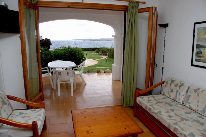 Entrance door to the terrace of the Rocas Marinas 7R apartment.