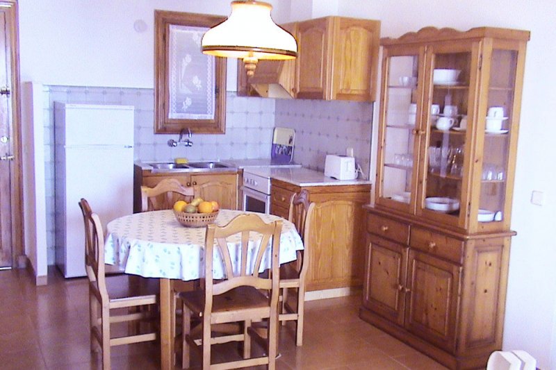 Cocina y salón del apartamento Rocas Marinas 8A.