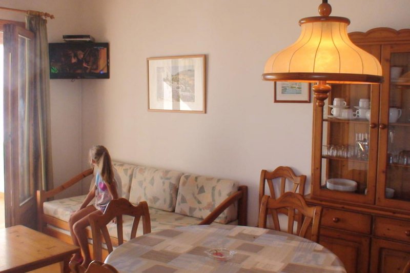 Living room of apartment 8A in the complex of Rocas Marinas.