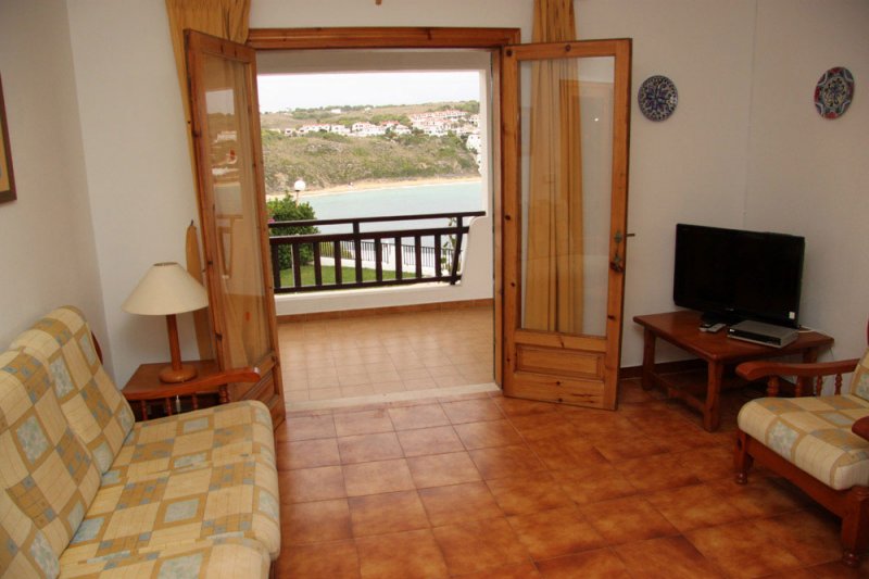 View of the living room of the Arco Iris 5 apartment towards the terrace.