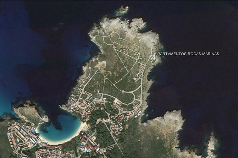 El Complejo de apartamentos Rocas Marinas se encuentra situado en la zona Norte de Menorca.